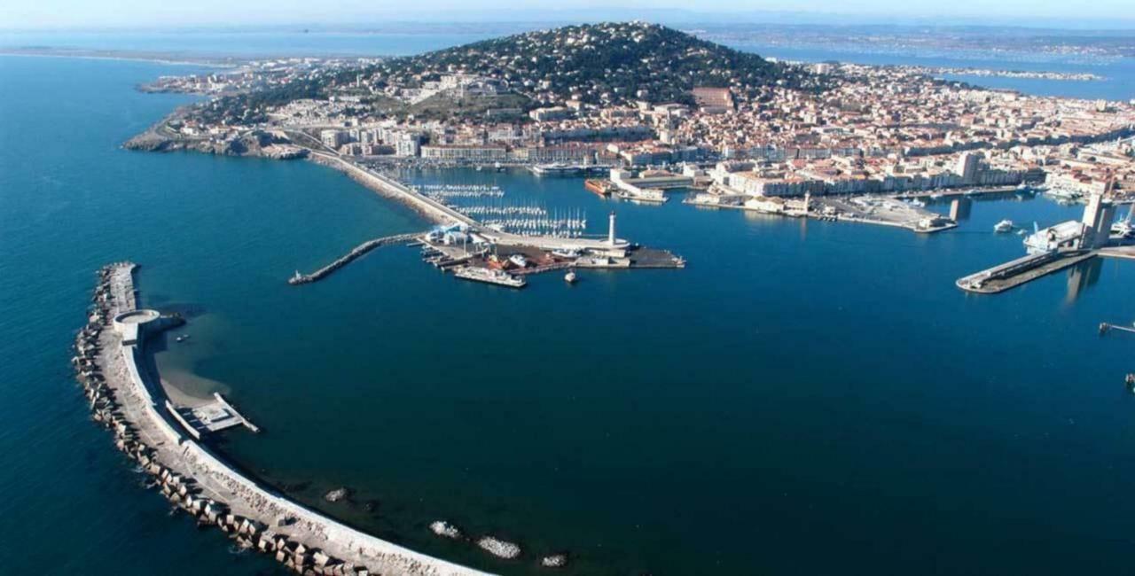 Location saisonnière d'un appartement à Sète Esterno foto